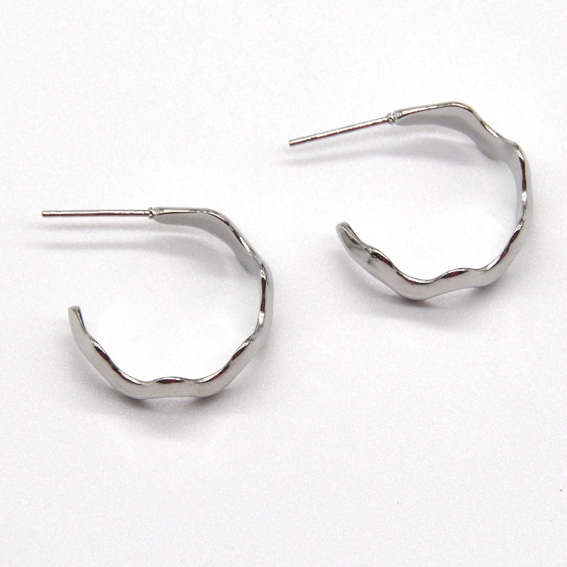 C-shaped water ripple earrings, womens fashion and elegant earrings, simple, elegant, casual and versatile silver earrings. China Ruifanbao jewelry processing factory